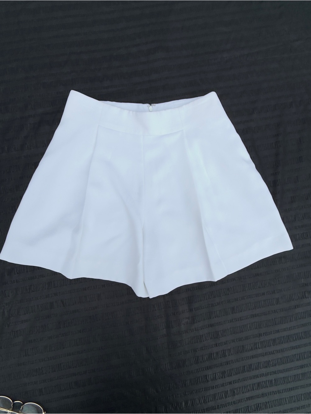 CLUB MÓNACO White High-Waist pleated Women’s TAILORED DRESS Shorts